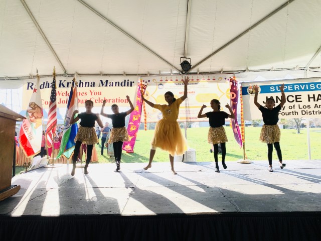 Kids performing (Small)